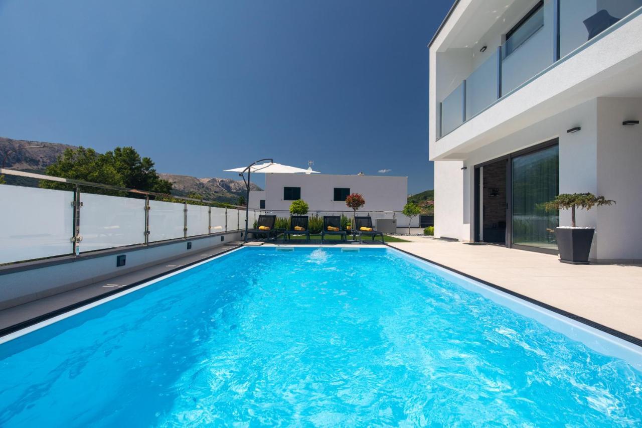 Villa Supernus With Heated Pool Башка Экстерьер фото