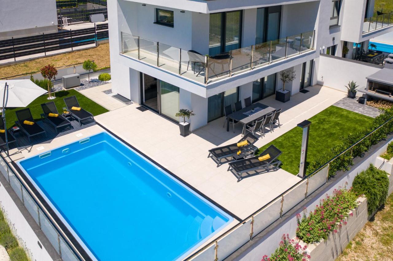 Villa Supernus With Heated Pool Башка Экстерьер фото